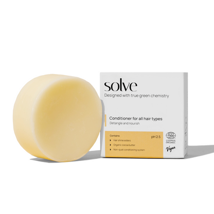 Solid conditioner bar by Solve, eco-friendly and certified vegan, suitable for all hair types, aimed at detangling and nourishing.